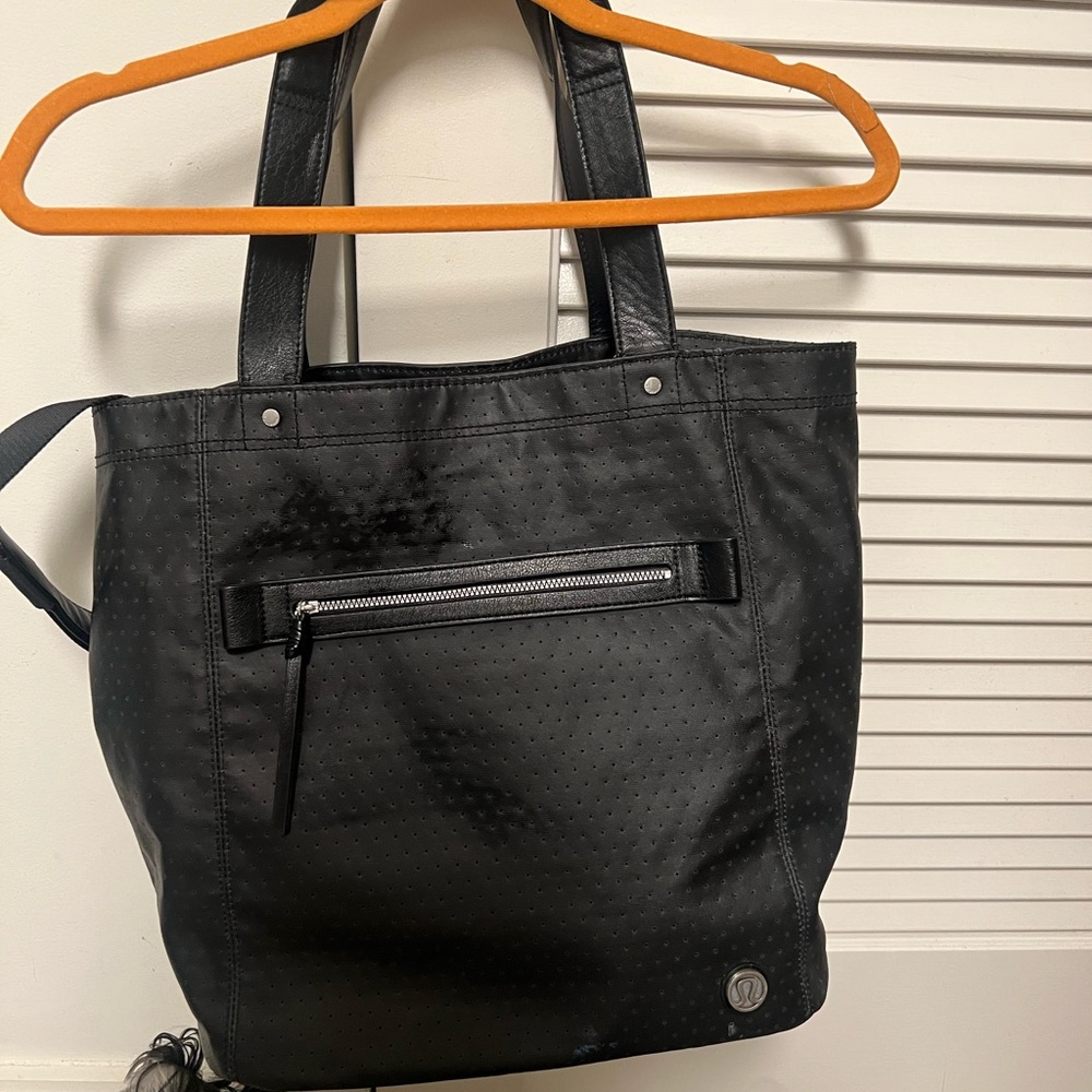 Lululemon black sports bag